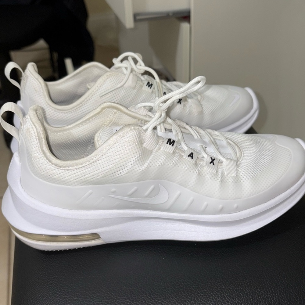 Nike shoes air max